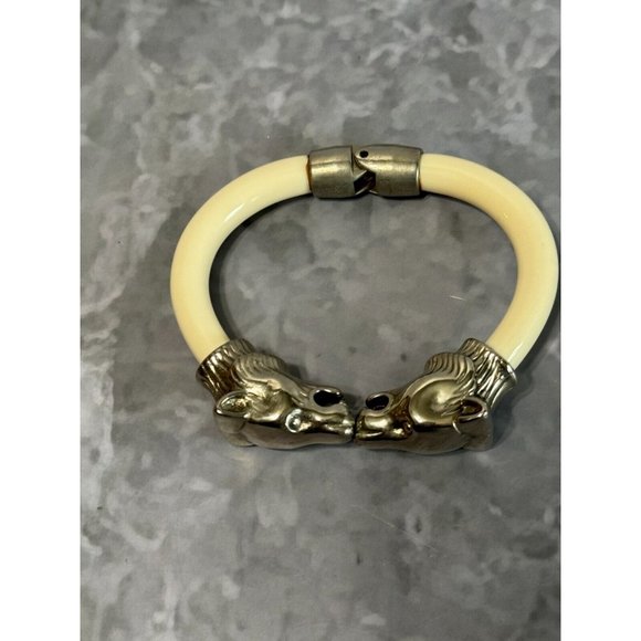 Vintage Kissing Bear Head Clamper Cuff Bangle Bracelet Celuloid Silver 6 1/2" - Picture 6 of 6